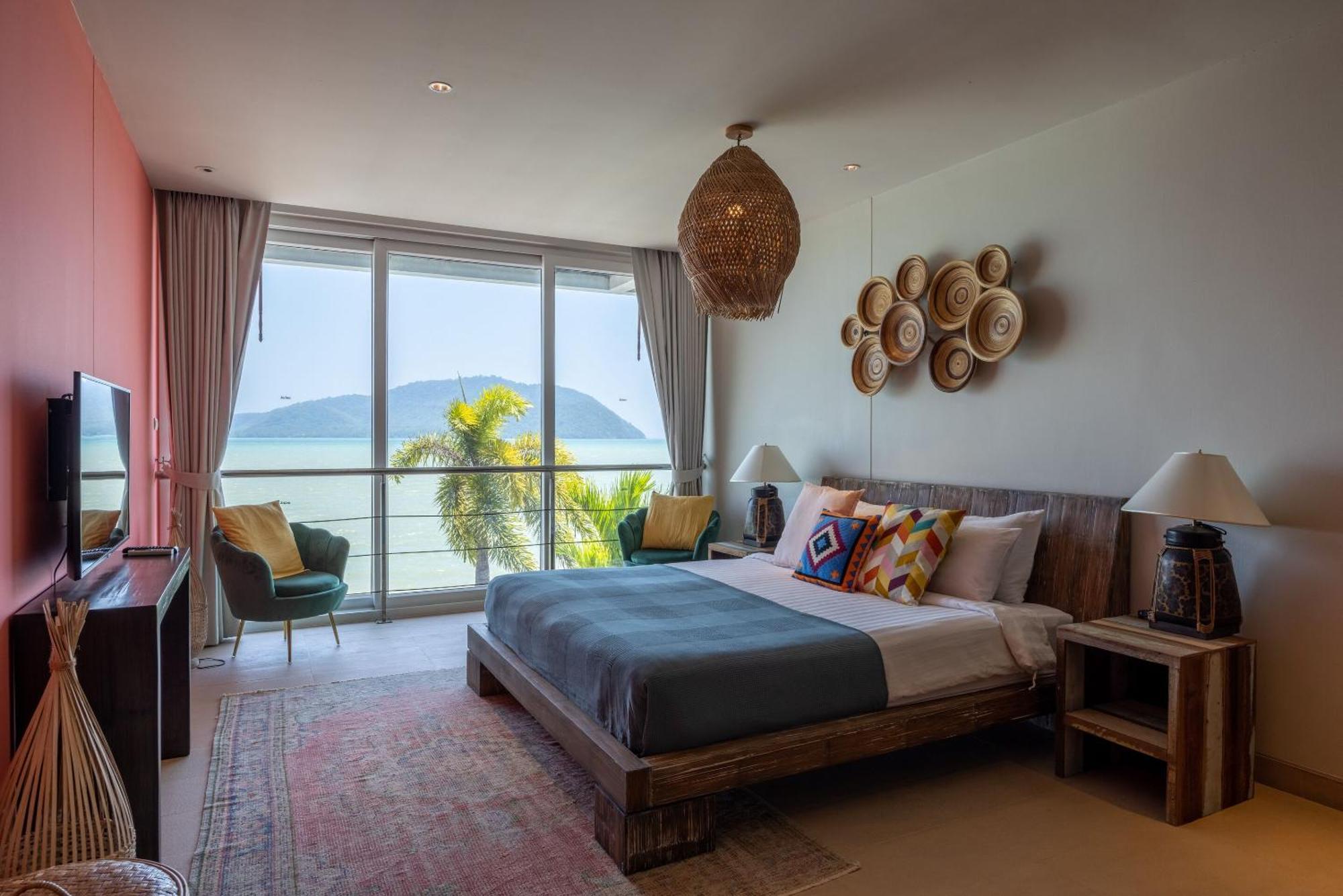 普吉岛拉崴赛琳娜宁静酒店【SHA Plus+】 Rawai 外观 照片 A bedroom at the resort